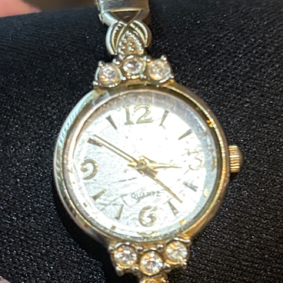 Timeless Women's Quartz Watch with Gold and Silver Accents - Picture 7 of 7